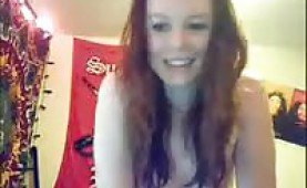 Horny amateur playing with herself on webcam