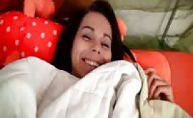 Teen Kiki toying with her fleshly shaved pussy