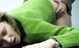 Amateur hottie gets fucked on the desk