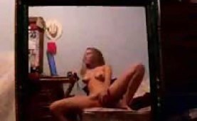 Amateur girl masturbating in the mirror