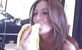 Busty chick Mandy enjoying a banana