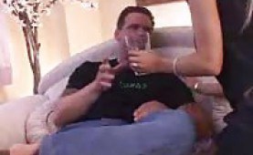 Horny babe needs her car repared and her pussy eaten