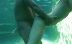 Couple having sex in the swimmingpool