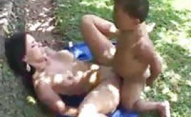 Hot babe fucked outdoor by a midget