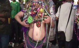 Drunk partychicks flashing