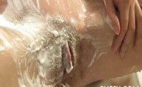 Teen beauty shaves her pussy in the bathroom