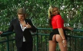 Two hot chicks giving head