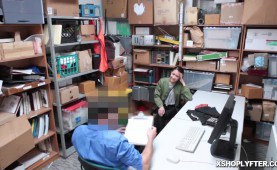 Jade Noirs tiny vulva screwed by a large snake