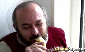 Nerdy golden teenie blows old hunk tiny dong