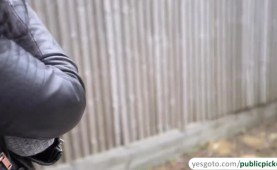 Alessa Savage fits a giant dong in her throat for money