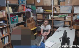 blonde 19yo Alyssa has to suck his dick