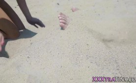 Tiny teen rides huge dong