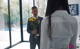 Bendy deep throating babe