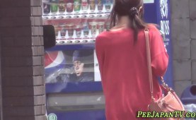 Bizarre asian ho peeing in the street