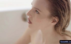 Hot Scarlett licks ebony Julies pussy