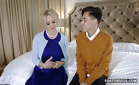 Desperate MILF fucks with foster son to get pregnant