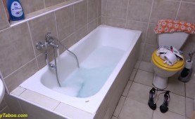 real bathtub fun with chubby stepsis