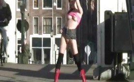 Cutie flashing in public